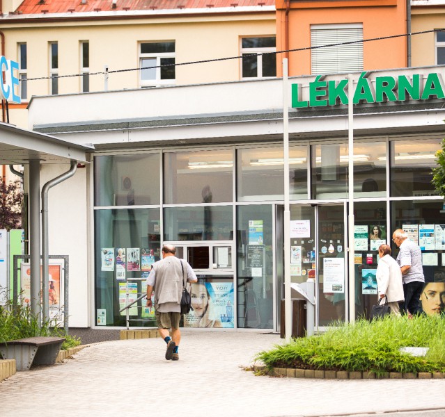 Litomyšlská nemocniční lékárna slaví 15. narozeniny. Chce být i nadále místem, kde pomohou a kde to voní